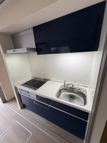 トリシア長岡天神のキッチン|システムキッチン採用。調理が効率的になるグリル付きコンロ