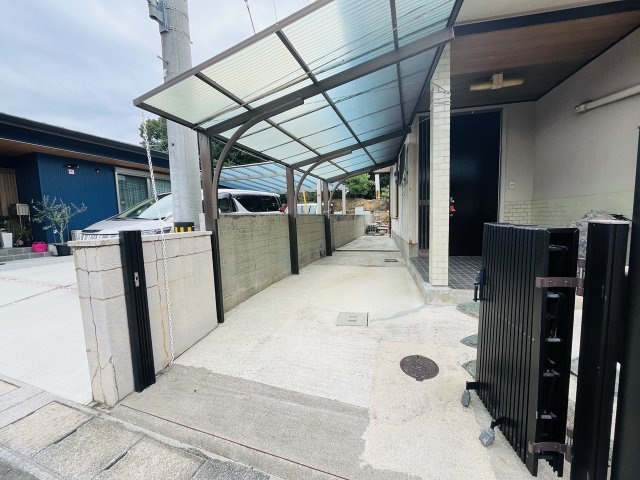 グリーンテラス新代の駐車場