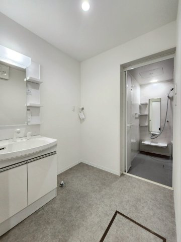 RESET HOUSE－リセットハウス－湯川新町2丁目3期【小倉南区　中古戸建】の洗面所|広々した洗面脱衣スペース♪引渡し前には室内物干しが付きます♪【小倉南区　中古戸建】