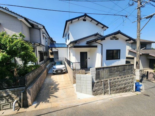 RESET HOUSE－リセットハウス－湯川新町2丁目3期【小倉南区　中古戸建】の外観|駐車スペース縦列2台分♪【小倉南区　中古戸建】