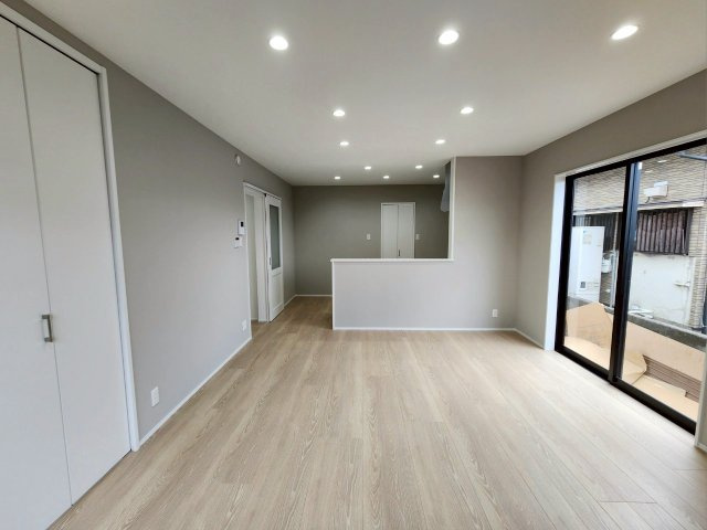 RESET HOUSE－リセットハウス－湯川新町2丁目3期【小倉南区　中古戸建】の居間・リビング|LDK15.4帖♪1帖分のリビング収納付き♪【小倉南区　中古戸建】