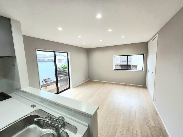 RESET HOUSE－リセットハウス－湯川新町2丁目3期【小倉南区　中古戸建】の居間・リビング|角地のため日当たりが良いリビング♪【小倉南区　中古戸建】