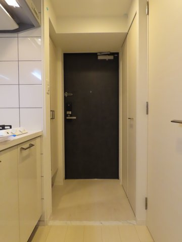 エスリード大阪クレストコートの玄関