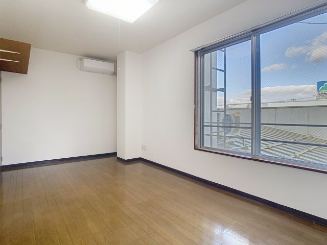 サカノビルの洋室