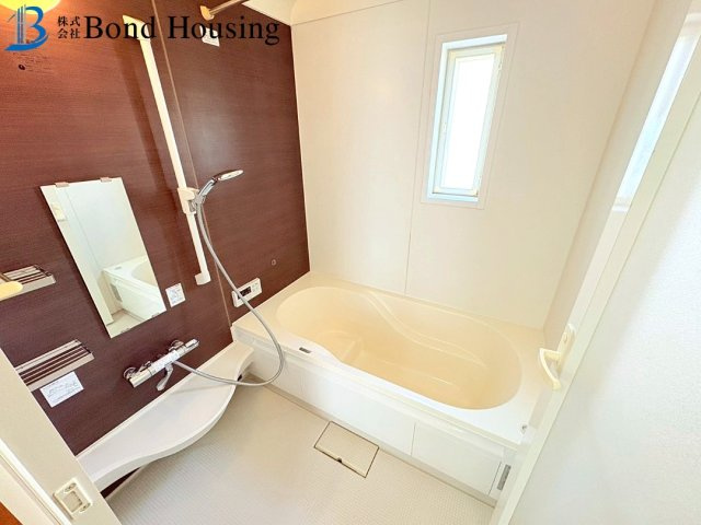 築浅戸建・お車２台駐車可・太陽光付き・玉津町今津　築１０年の浴室