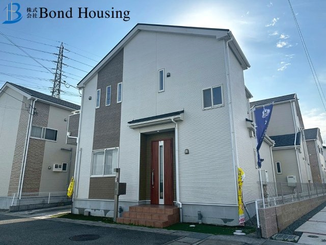 築浅戸建・お車２台駐車可・太陽光付き・玉津町今津　築１０年の外観