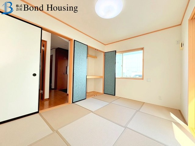 築浅戸建・お車２台駐車可・太陽光付き・玉津町今津　築１０年の和室