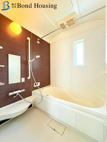 築浅戸建・お車２台駐車可・太陽光付き・玉津町今津　築１０年の浴室