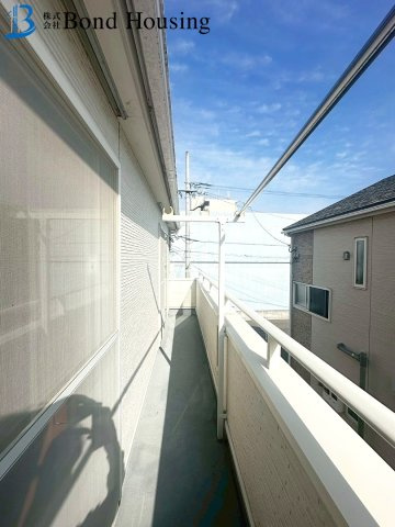 築浅戸建・お車２台駐車可・太陽光付き・玉津町今津　築１０年のバルコニー