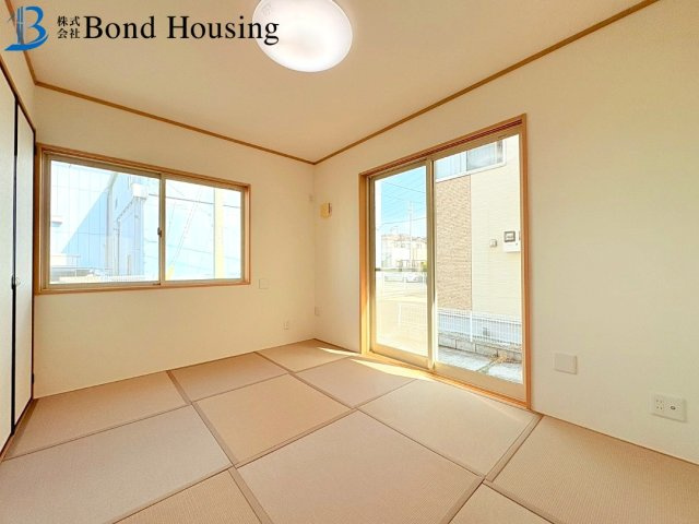 築浅戸建・お車２台駐車可・太陽光付き・玉津町今津　築１０年の和室