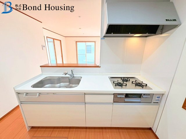 築浅戸建・お車２台駐車可・太陽光付き・玉津町今津　築１０年のキッチン