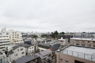 【展望】 | 眼前に広がる空の雄大さと、このお部屋の自慢の一つである「眺望」をご覧ください。毎日、この景色を独り占めできる新生活に夢が広がります。～即日のご見学可能～　お問合せはお気軽にどうぞ。