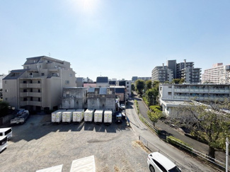【展望】 | 眼前に広がる空の雄大さと、このお部屋の自慢の一つである「眺望」をご覧ください。毎日、この景色を独り占めできる新生活に夢が広がります。～即日のご見学可能～　お問合せはお気軽にどうぞ。