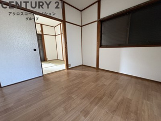 上垣ハイツの洋室