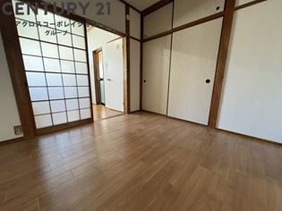 上垣ハイツの洋室