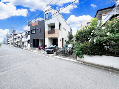 【前面道路含む現地写真】 | ◇◆綱島西6丁目　築浅中古一戸建◆◇ | ◆前面道路も幅員があり車の運転も安心！前面道路は閑静な住宅地。車通りの少ない道路です。お子様にも安心です。