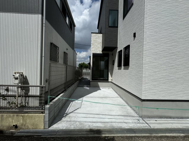 松戸市栄町８丁目新築戸建【旭町小学校：4分】の駐車場|駐車スペース完備