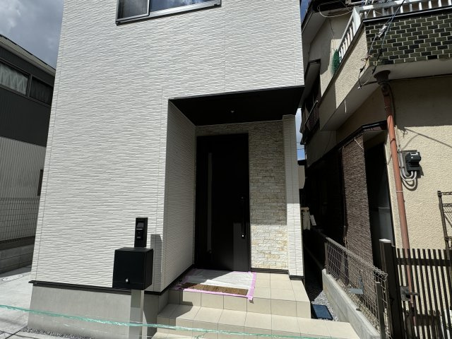 松戸市栄町８丁目新築戸建【旭町小学校：4分】のエントランス|エントランス・玄関ポーチ