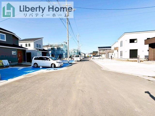 坂東市沓掛23-P1　新築戸建　14号棟　の前面道路含む現地写真