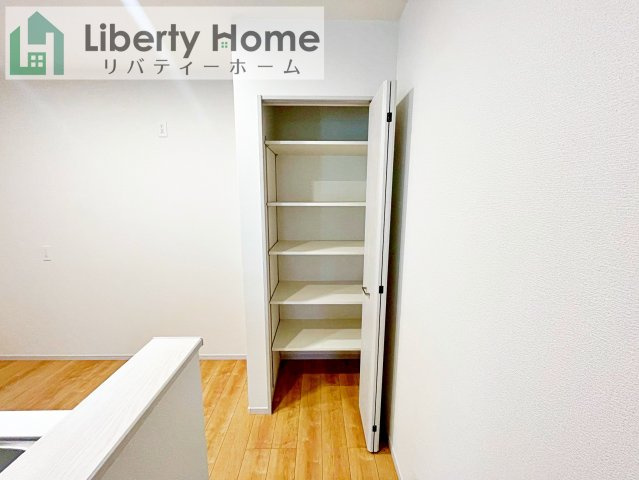 坂東市沓掛23-P1　新築戸建　15号棟　の収納