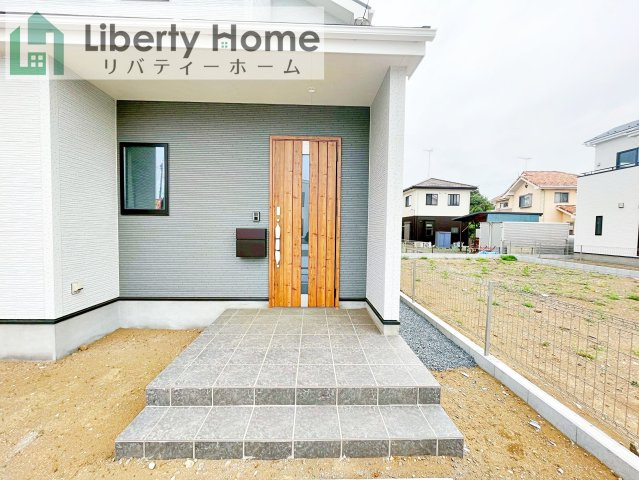 坂東市沓掛23-P1　新築戸建　15号棟　のエントランス