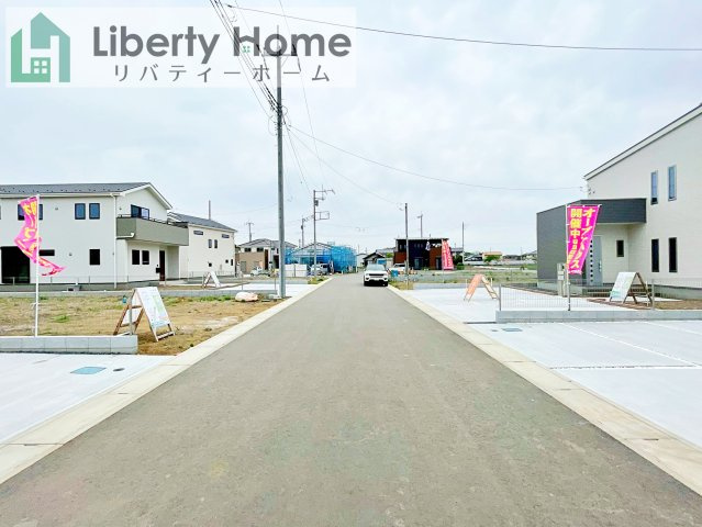 坂東市沓掛23-P1　新築戸建　15号棟　の前面道路含む現地写真