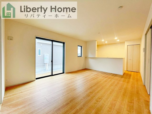 坂東市沓掛23-P1　新築戸建　15号棟　の居間・リビング