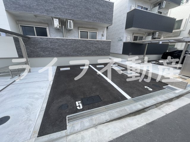 フジパレス弥刀Ⅱ番館の駐車場|車をお持ちの方に嬉しい駐車場付きの物件です