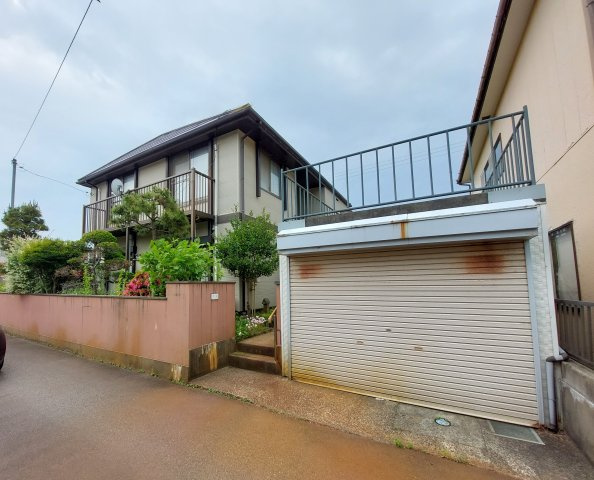 新潟市西区金巻_中古戸建の外観|シャッター車庫付き(^^♪
大事なお車を雨・風から凌いでくれます。