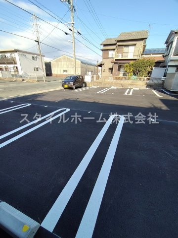 レクエルドの駐車場