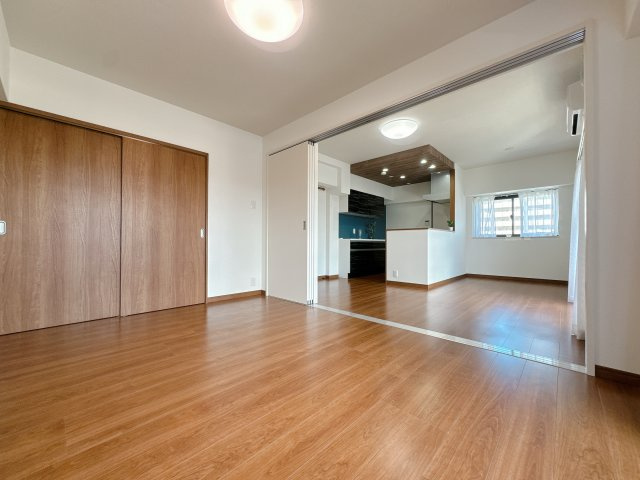 【洋室】 | フィオレ井尻☆仲介手数料無料☆ | 可動間仕切りは、ときに広く使ったり、区切って使ったりと選ぶ自由が持てるんです♪