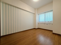 【洋室】 | フィオレ井尻☆仲介手数料無料☆ | 何気ないストライプのポイントクロス、圧倒的な白の洪水の中でやはり映えます！