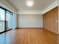 【洋室】 | フィオレ井尻☆仲介手数料無料☆ | 家族それぞれ快適な空間は違うからこそ、インテリアの配置もアレンジしやすいシンプルなデザインに。