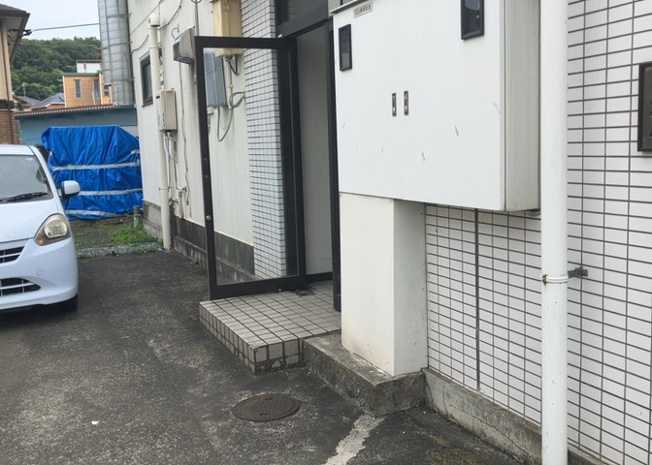 【ロビー】 | エニーハイツ | ラウンジは、マンションの共用スペースに椅子やテーブルなどを配置した利用者が寛げる空間です。屋内型ラウンジと屋外型ラウンジがあります。共用部分の管理状況と合わせて、詳細については現地でご確認ください。