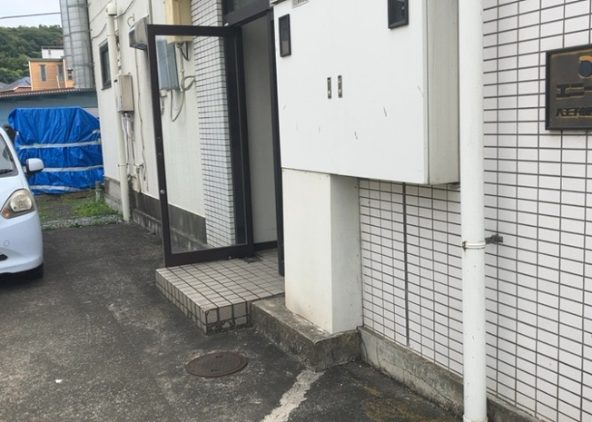 【その他共用部分】 | エニーハイツ | 共用部分は、一棟の建物に住む区分所有者全員が共同で所有するとし、共用部分の管理、補修などは、区分所有者で形成される管理組合が行います。個人の判断で勝手に変更することはできませんので覚えておきましょう。