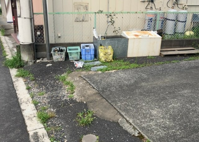 【設備】 | エニーハイツ | 共有部分は、住民なら誰もが使える設備のこと。例えば駐車場やエレベーター、インターネット設備、セキュリティ設備などがあります。他にも、マンションの廊下・外部階段やエントランス・ゴミ置き場などがあります。