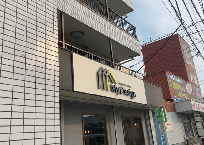 【外観】 | エニーハイツ | 道幅が広い場所は日当たりや風通が良好です。幅が広いのですれ違いも可能ですし大きな車でも駐車可能！一方で、大型車が通ることも多くなるため交通量の増加により騒音に繋がります。また土地の値段が高くなります。