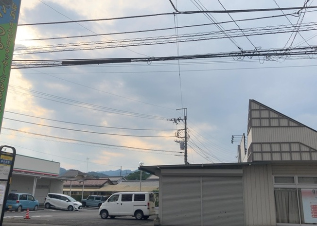 【展望】 | エニーハイツ | 景色重視でお家選ぶをするとスーパーが遠い！学校が遠い！など生活をするうえで利便性で困ることもあります。まず一度現地を見学する際に、周辺の施設などがあるかを確認し、暮らし始めた後のことを想像しましょう。