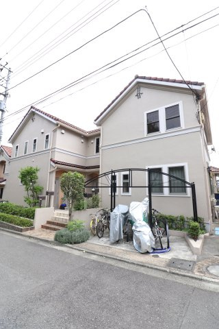 ファインヴィレッジはるひ野Fの玄関