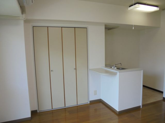 市川プラザの洋室