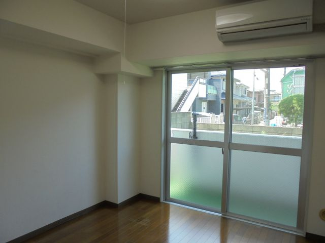市川プラザの洋室