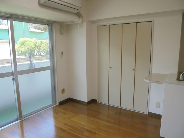 市川プラザの洋室