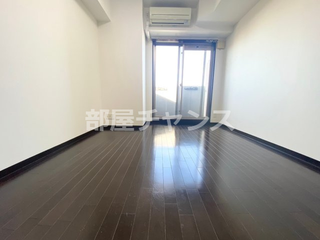 プレミアムコート名古屋金山インテルノの居間・リビング