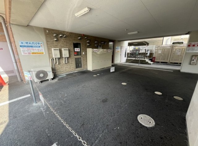 草津市野路東２丁目の店舗事務所の駐車場|駐車場に車を止められます
