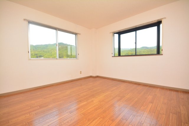 【洋室】 | ひこさんビル | 402号室洋室　※仕様は部屋によって異なります