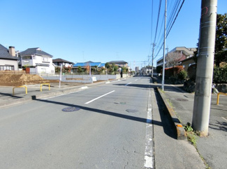 【前面道路含む現地写真】 | 【再販売】桶川市下日出谷西　建築条件なし売地　３号地