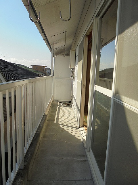 泉マンションⅡのバルコニー|お洗濯にも便利なバルコニー付き