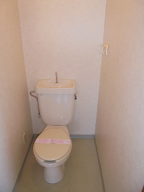 泉マンションⅡのトイレ|トイレも気になるポイント
※間取り反転の場合あり、内装が若干異なる場合がございます