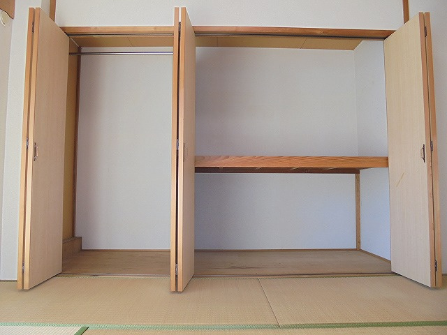 泉マンションⅡの収納|こまごまとしたものを収納できそうですね
※間取り反転の場合あり、内装が若干異なる場合がございます