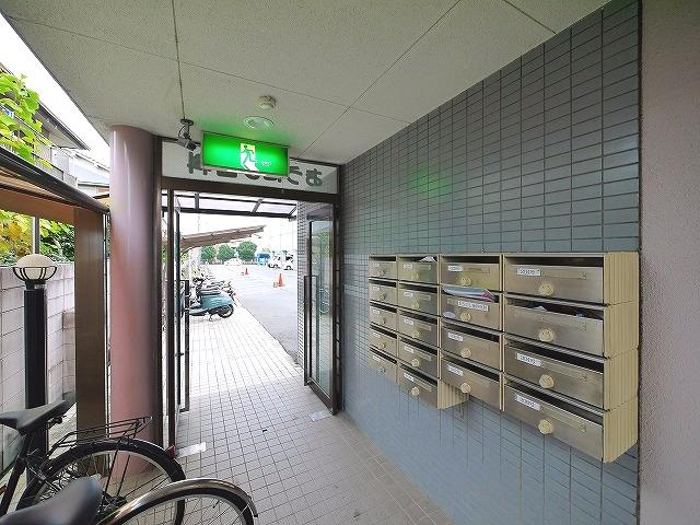 シャトレーのエントランス|落ち着いたエントランスです